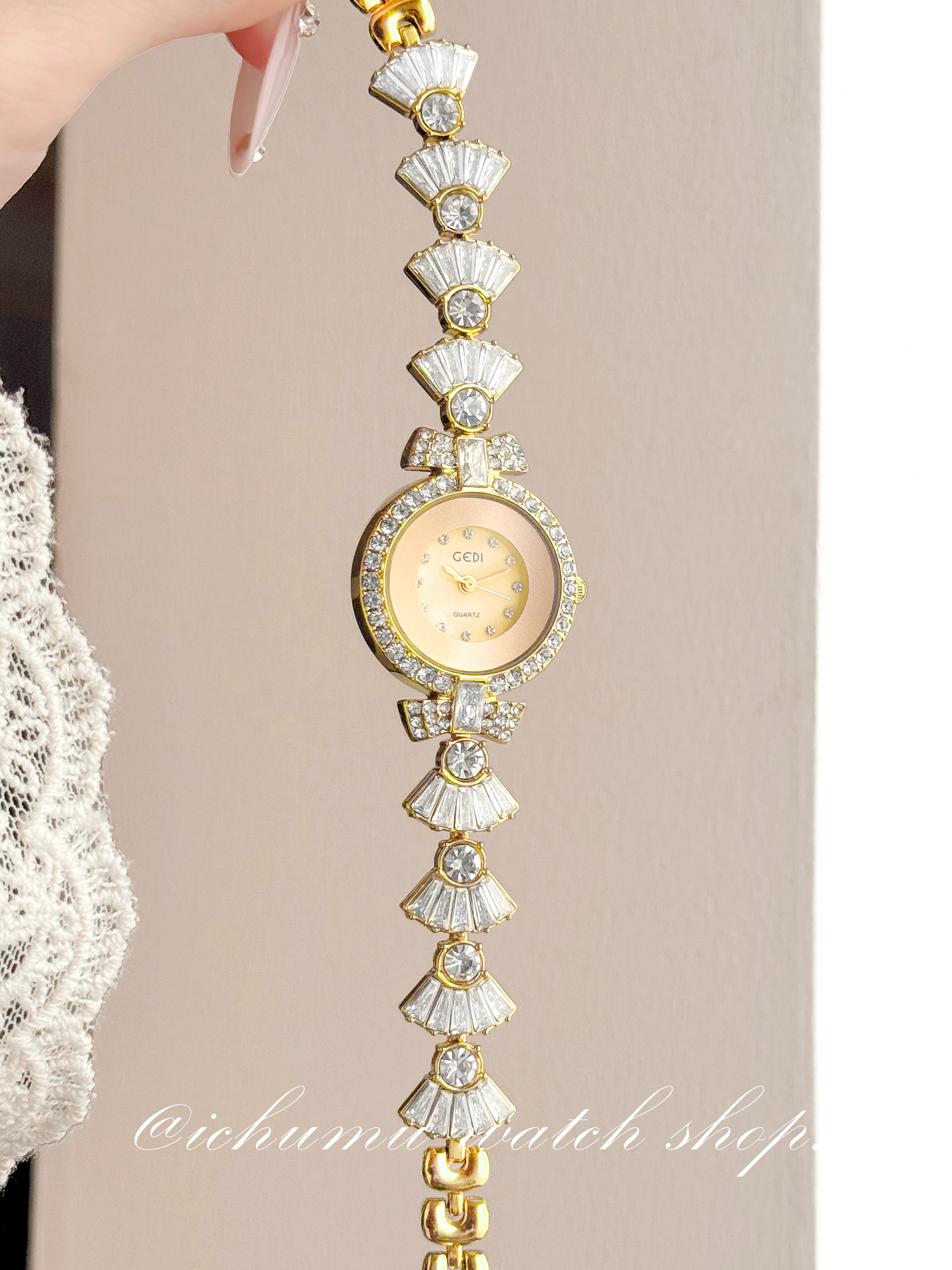 Luxury Watch And Bracelet - นาฬิกาข้อมือผู้หญิง Mermaid ดีไซน์หรูหรา ประดับเพชร สายแบบกำไล นาฬิกาควอตซ์