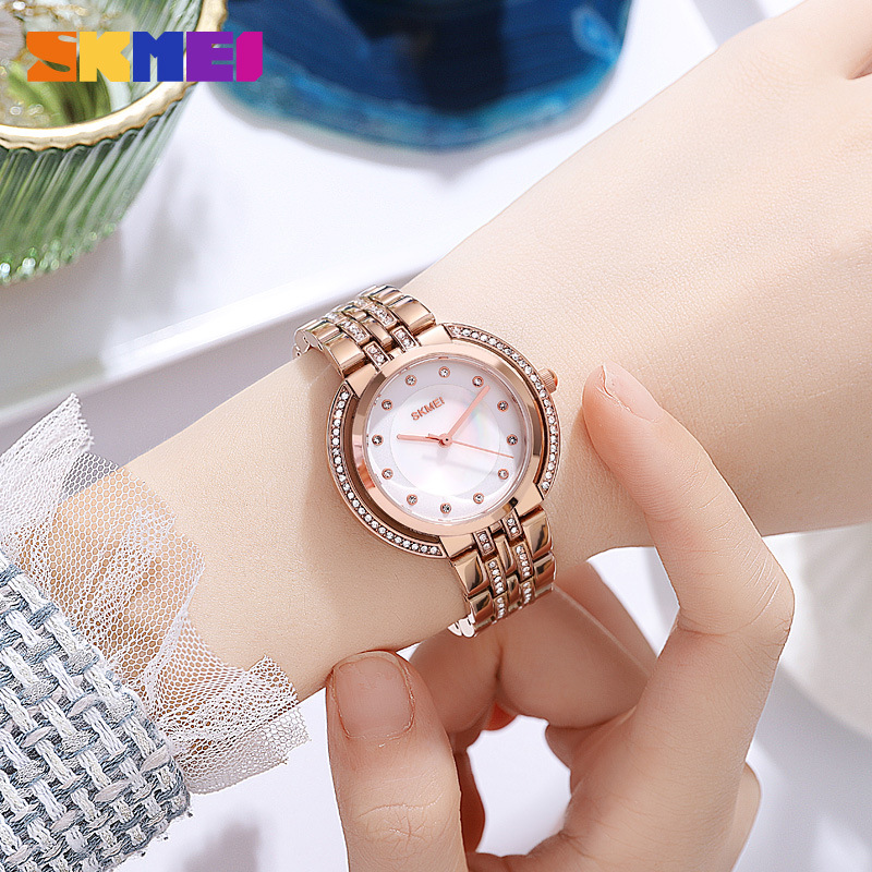 Luxury Watch And Bracelet - สร้อยข้อมือสตรีนาฬิกาควอตซ์หรูหราหน้าปัดประดับเพชร สายโลหะผสมสังกะสี จอแสดงผลแบบอะนาล็อก 3 บาร์กันน้ำ นาฬิกาข้อมือแฟชั่น
