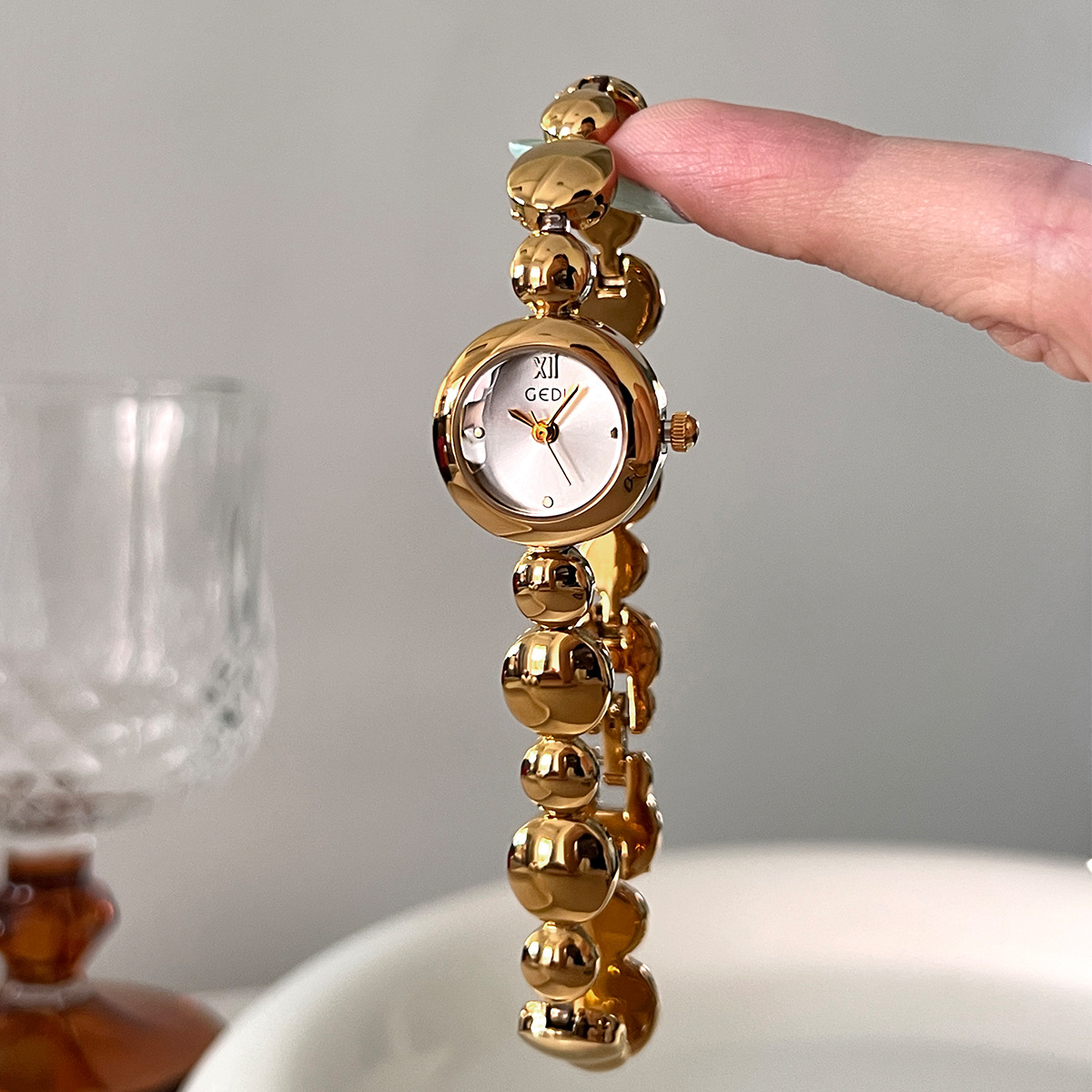 Luxury Watch Vintage - นาฬิกาข้อมือผู้หญิง ดีไซน์หรูหรา แฟชั่น สายแบบถักรูปทรงกลม สไตล์วินเทจ ระดับไฮเอนด์