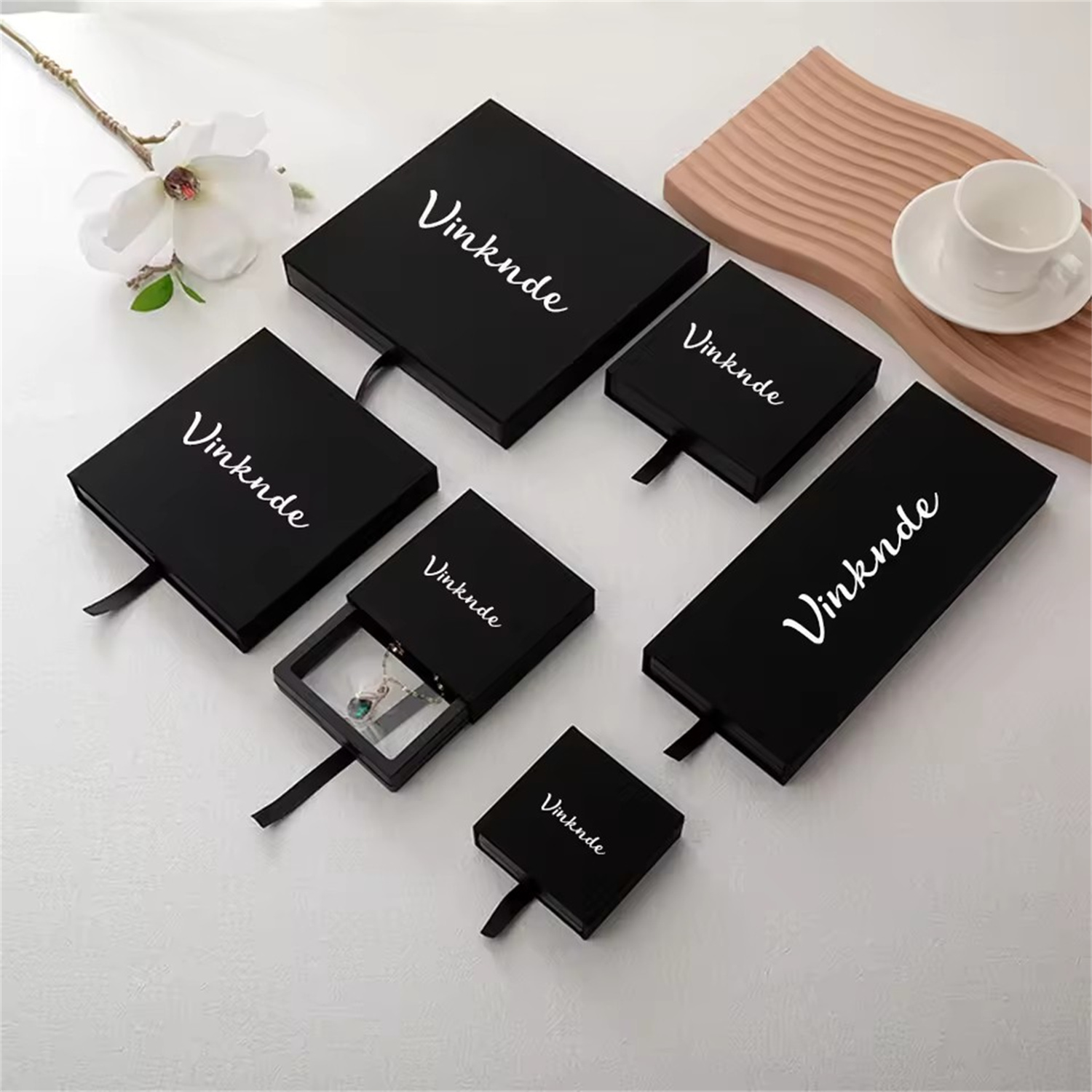 ‌ กล่องโชว์เครื่องประดับแบบลอย - Luxury Watch Boutique บทวิจารณ์และราคา