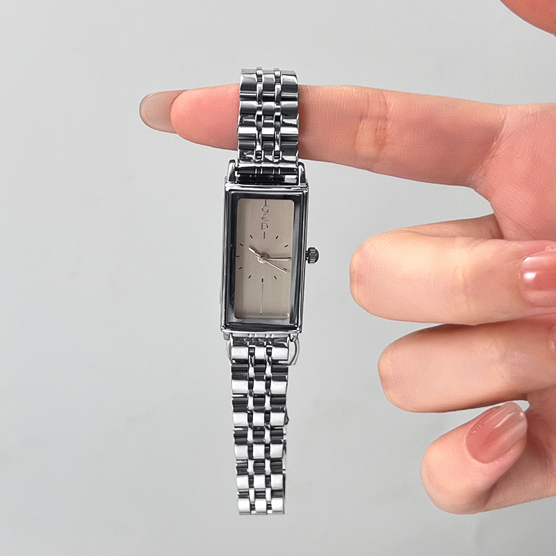 นาฬิกาข้อมือผู้หญิงสแตนเลสสตีล - Luxury Watch Vintage บทวิจารณ์และราคา