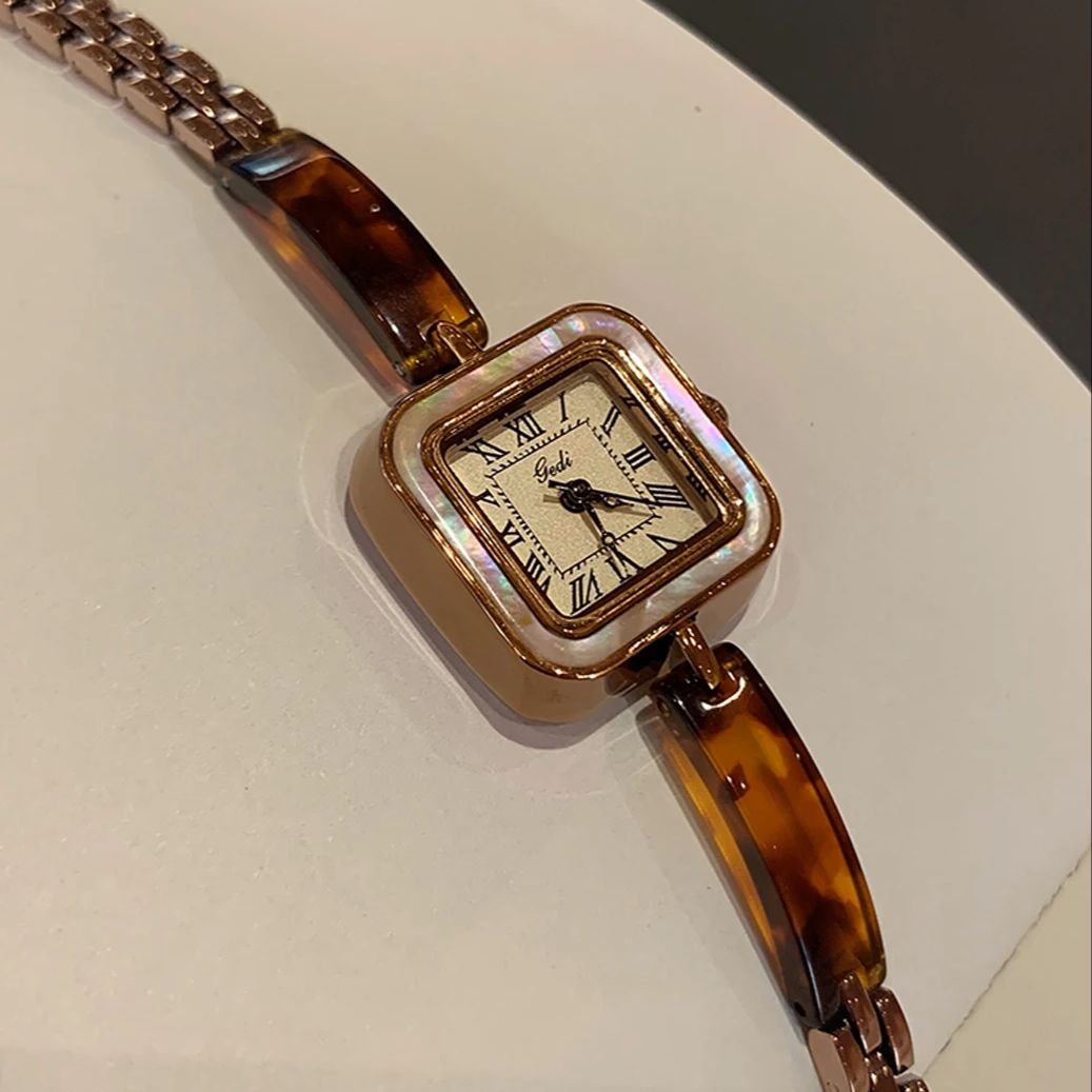 นาฬิกาผู้หญิงสไตล์วินเทจสุดหรู - Luxury Watch Vintage บทวิจารณ์และราคา