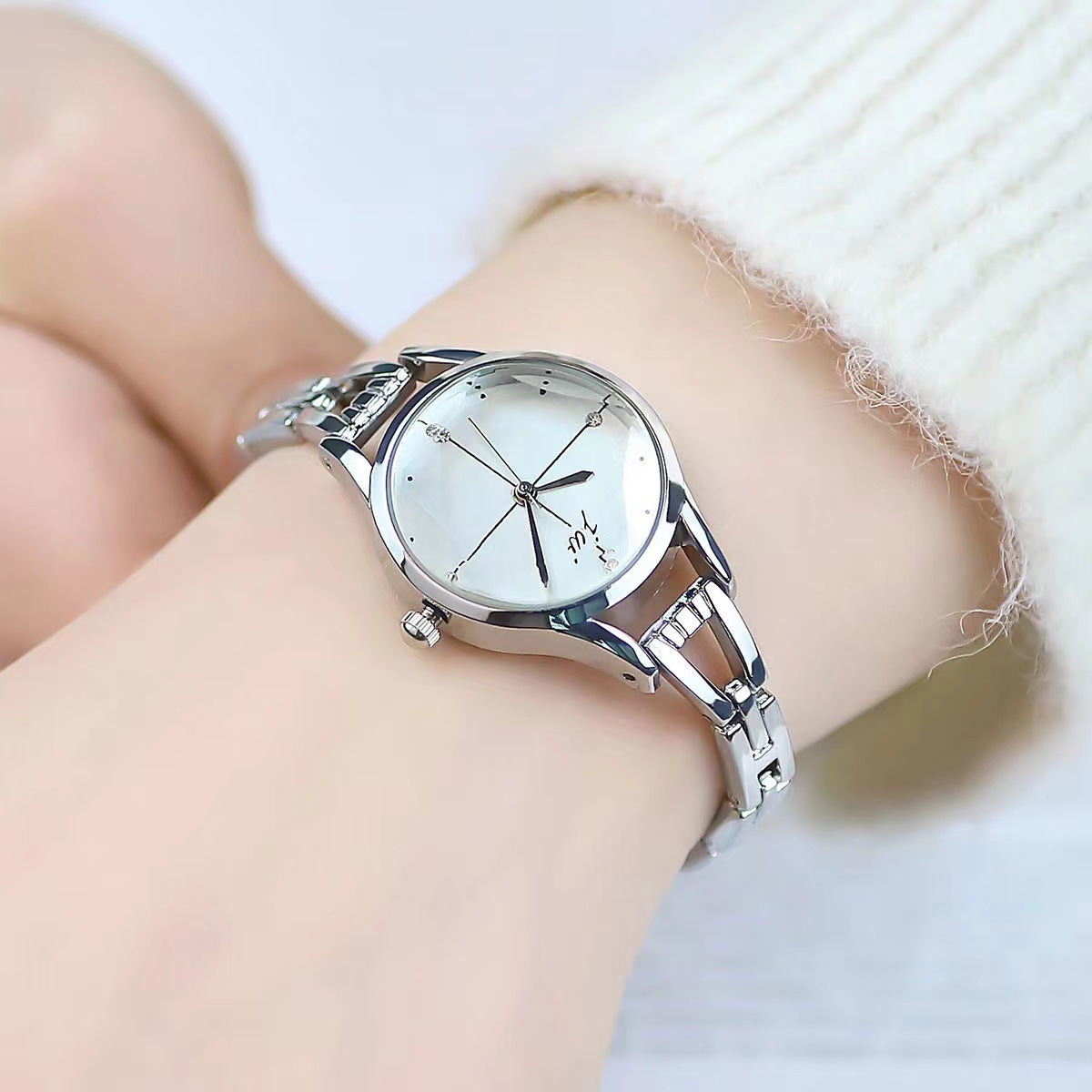 สร้อยข้อมือนาฬิกาผู้หญิง Elega - Luxury Watch Female บทวิจารณ์และราคา