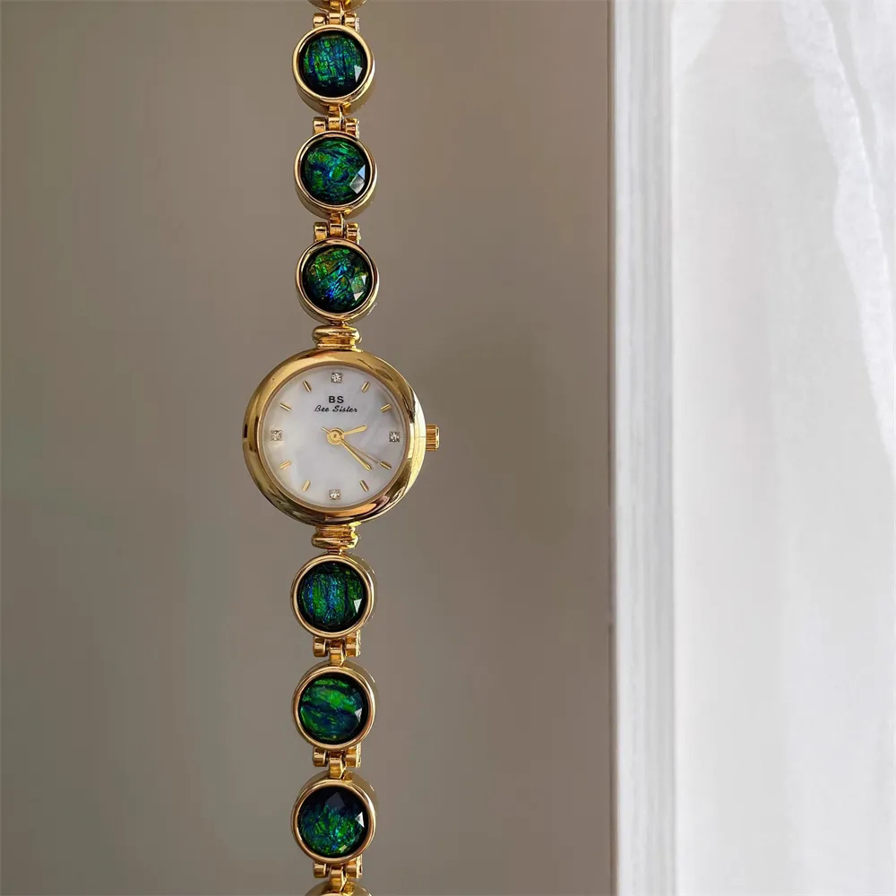 ผู้หญิงหรูหรานาฬิกาสีเขียวสร้อ - Luxury Watch Green บทวิจารณ์และราคา