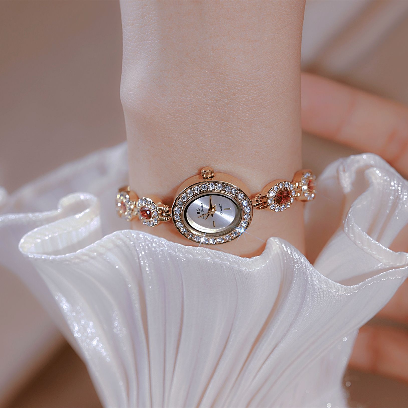 อุทัยใหม่ผู้หญิงนาฬิกาแบรนด์หร - Luxury Watch Vintage บทวิจารณ์และราคา