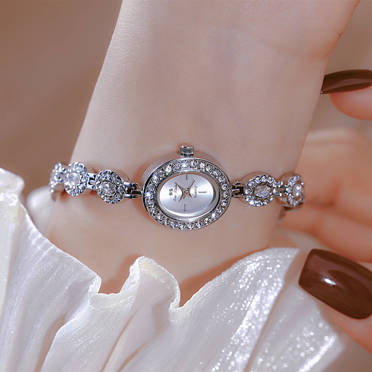 อุทัยใหม่ผู้หญิงนาฬิกาแบรนด์หร - Luxury Watch Vintage บทวิจารณ์และราคา