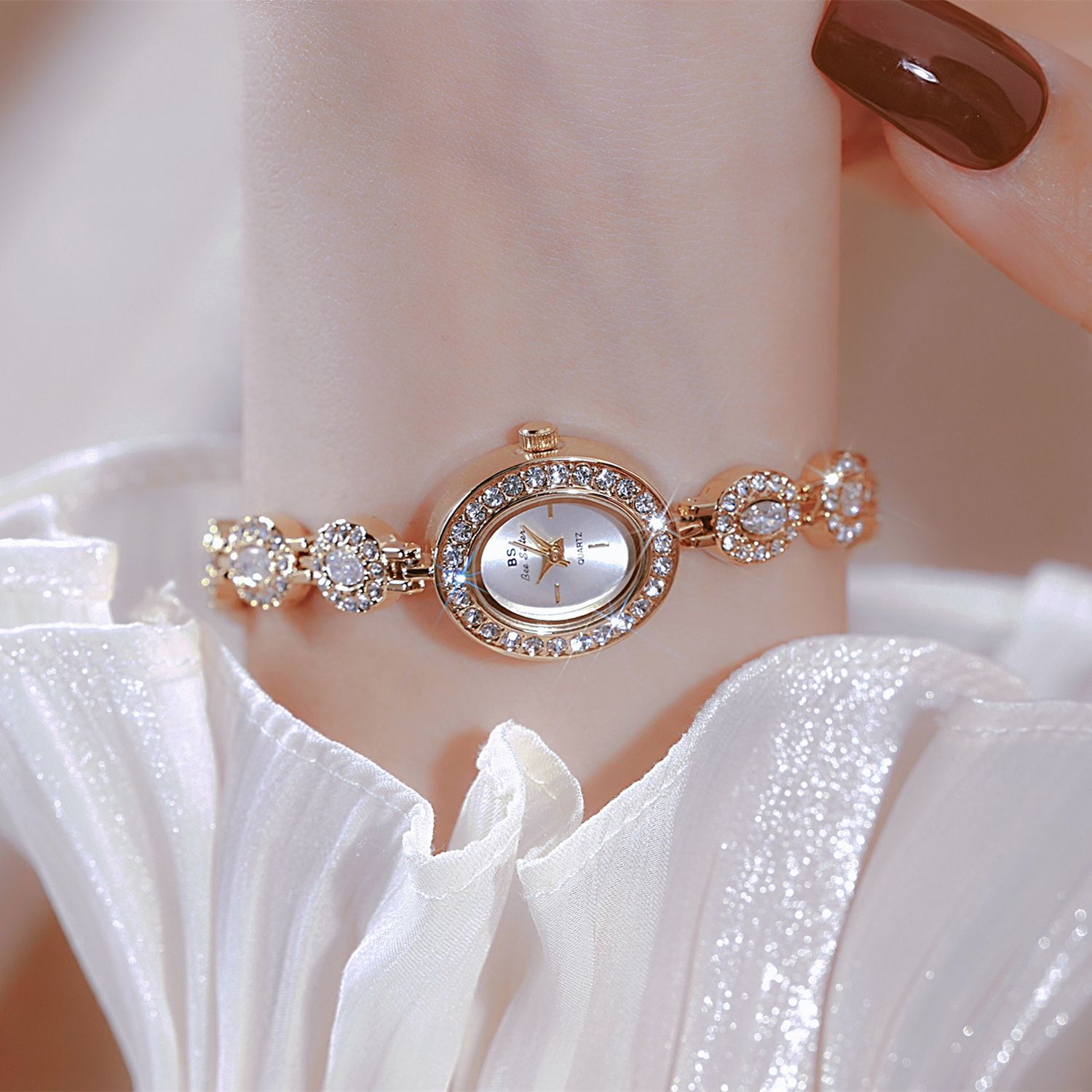 อุทัยใหม่ผู้หญิงนาฬิกาแบรนด์หร - Luxury Watch Vintage บทวิจารณ์และราคา