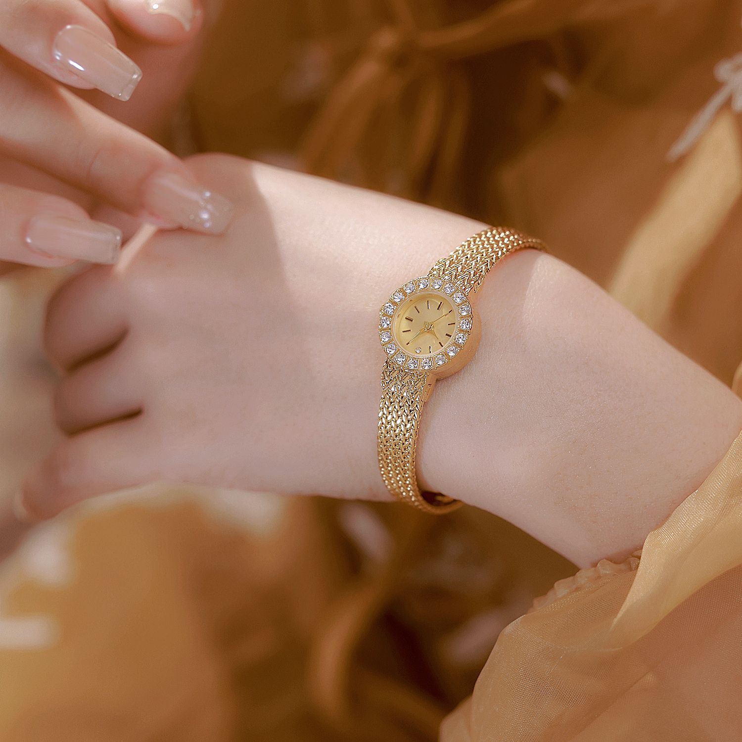 นาฬิกาข้อมือสตรีวินเทจอารมณ์หร - Luxury Watch Vintage บทวิจารณ์และราคา