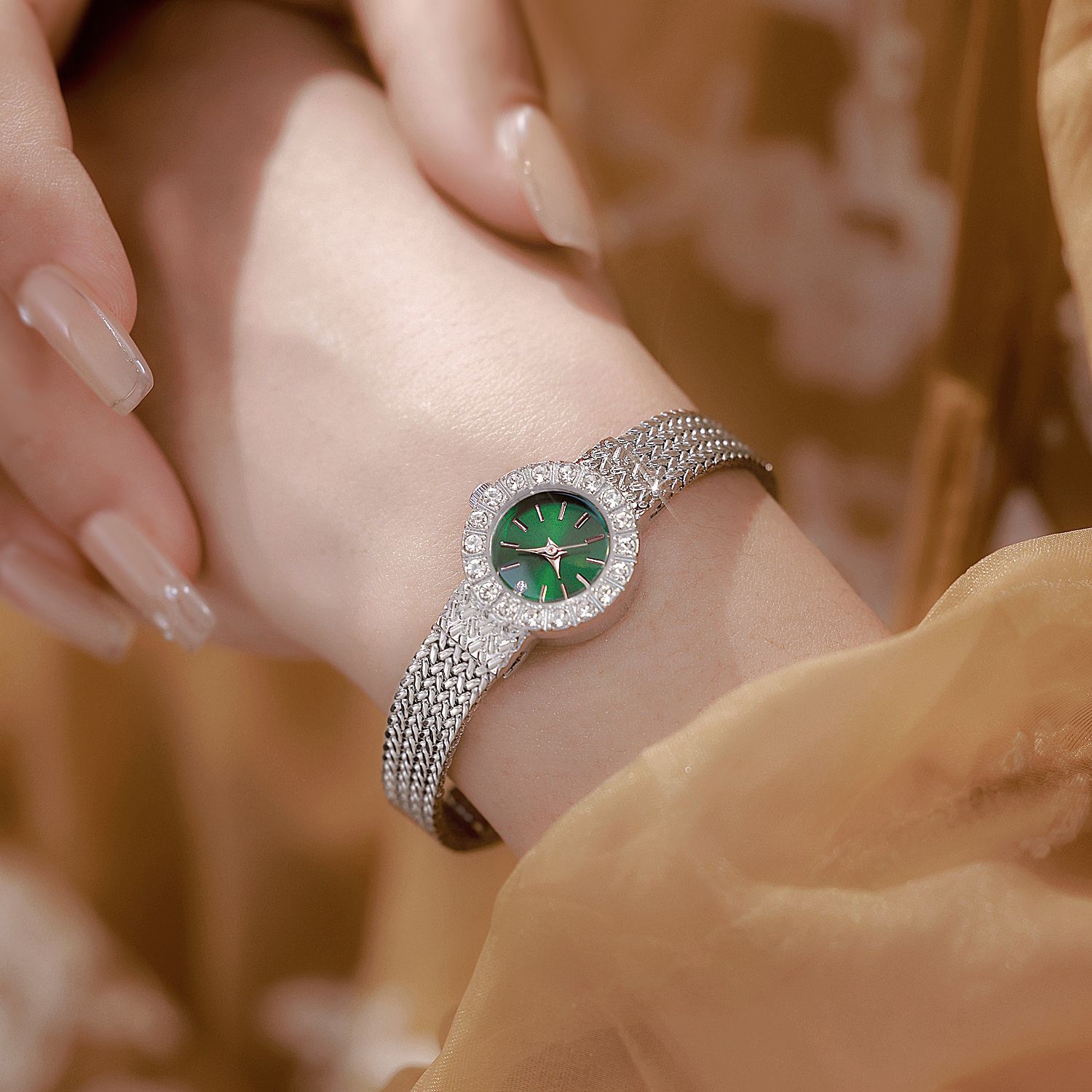 นาฬิกาข้อมือสตรีวินเทจอารมณ์หร - Luxury Watch Vintage บทวิจารณ์และราคา