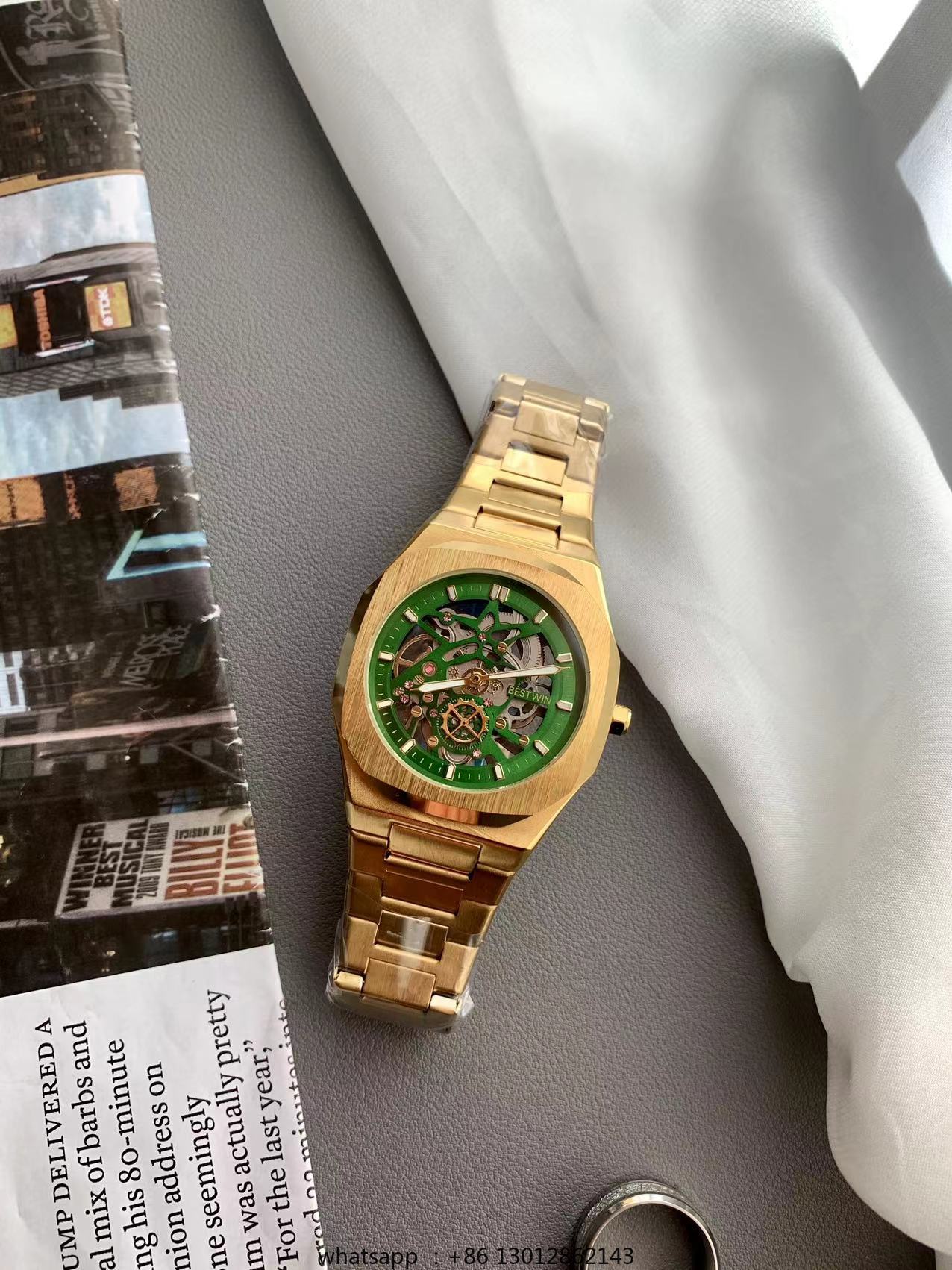 นาฬิกาข้อมือทรงสี่เหลี่ยมเล็ก  - Luxury Watch Green บทวิจารณ์และราคา