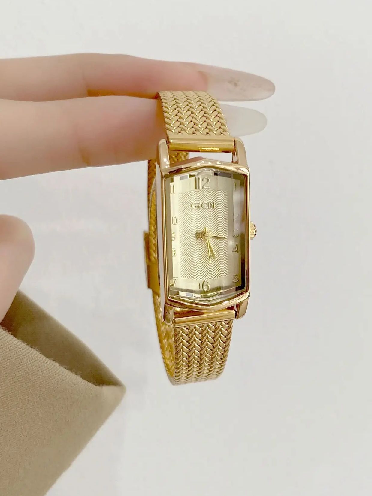 นาฬิกาข้อมือผู้หญิงสไตล์วินเทจ - Luxury Watch Vintage บทวิจารณ์และราคา