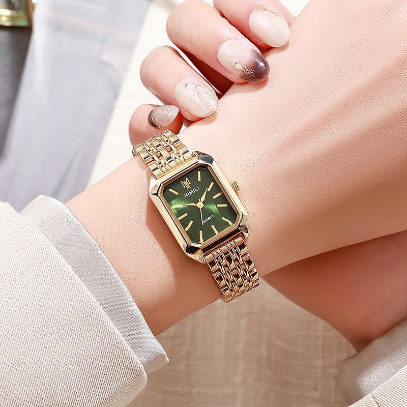 ผู้หญิงหรูหรานาฬิกาแฟชั่นสี่เห - Luxury Watch Female บทวิจารณ์และราคา