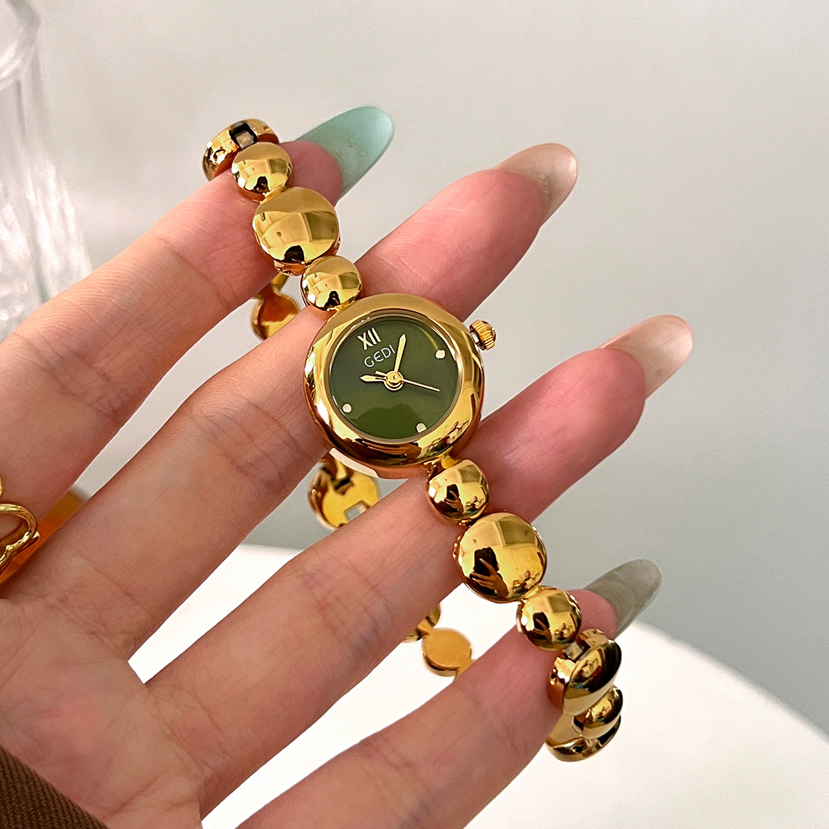 นาฬิกาข้อมือผู้หญิง ดีไซน์หรูห - Luxury Watch Vintage บทวิจารณ์และราคา