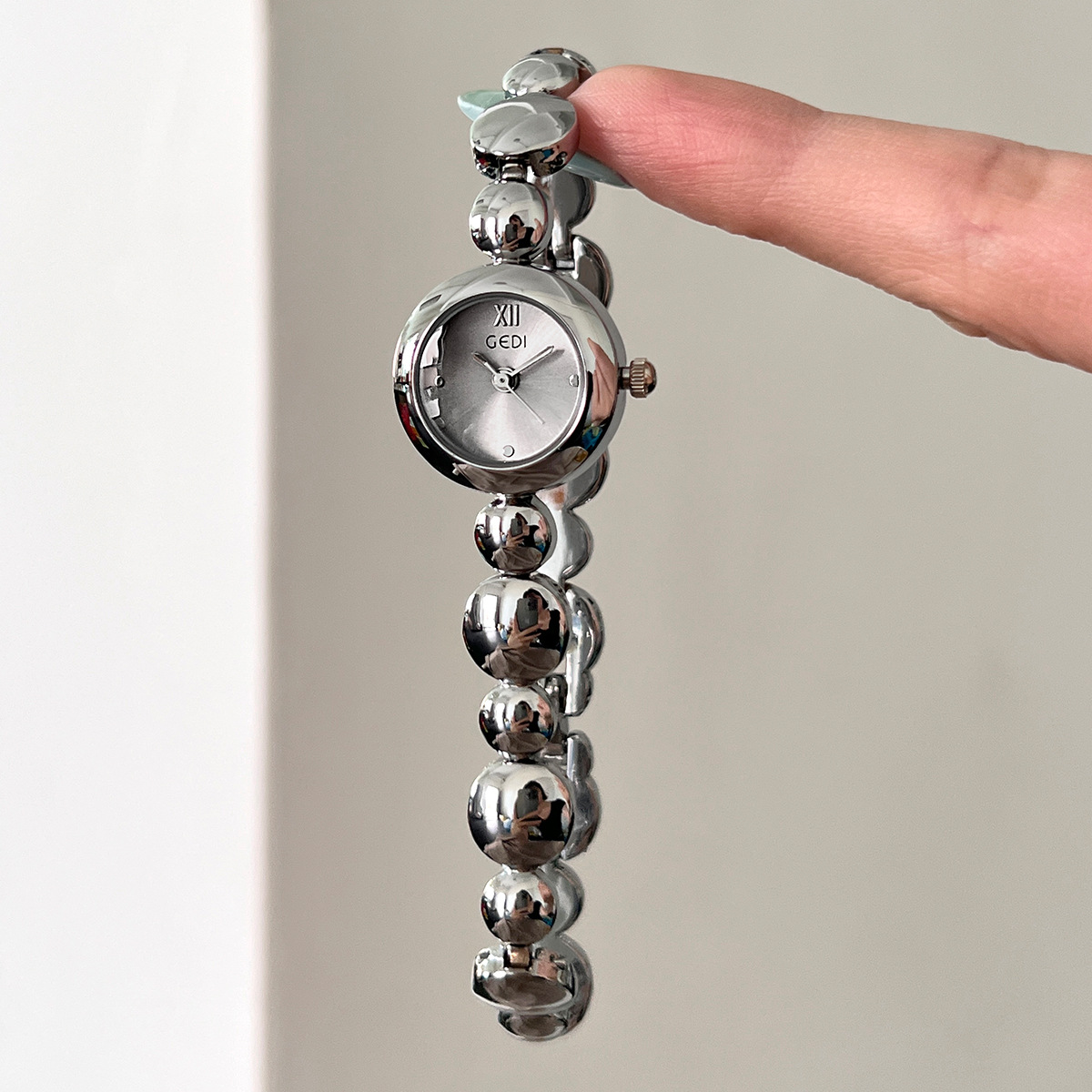 นาฬิกาข้อมือผู้หญิง ดีไซน์หรูห - Luxury Watch Vintage บทวิจารณ์และราคา